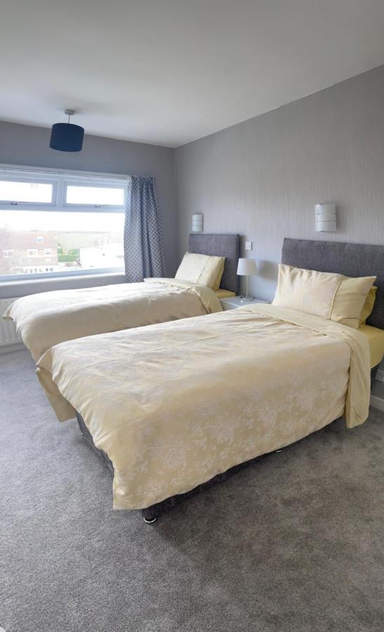 Large 4 Bedroom Home In Boston Spa Village In-Between York, Harrogate And Leeds, Sleeps 9 Exterior foto